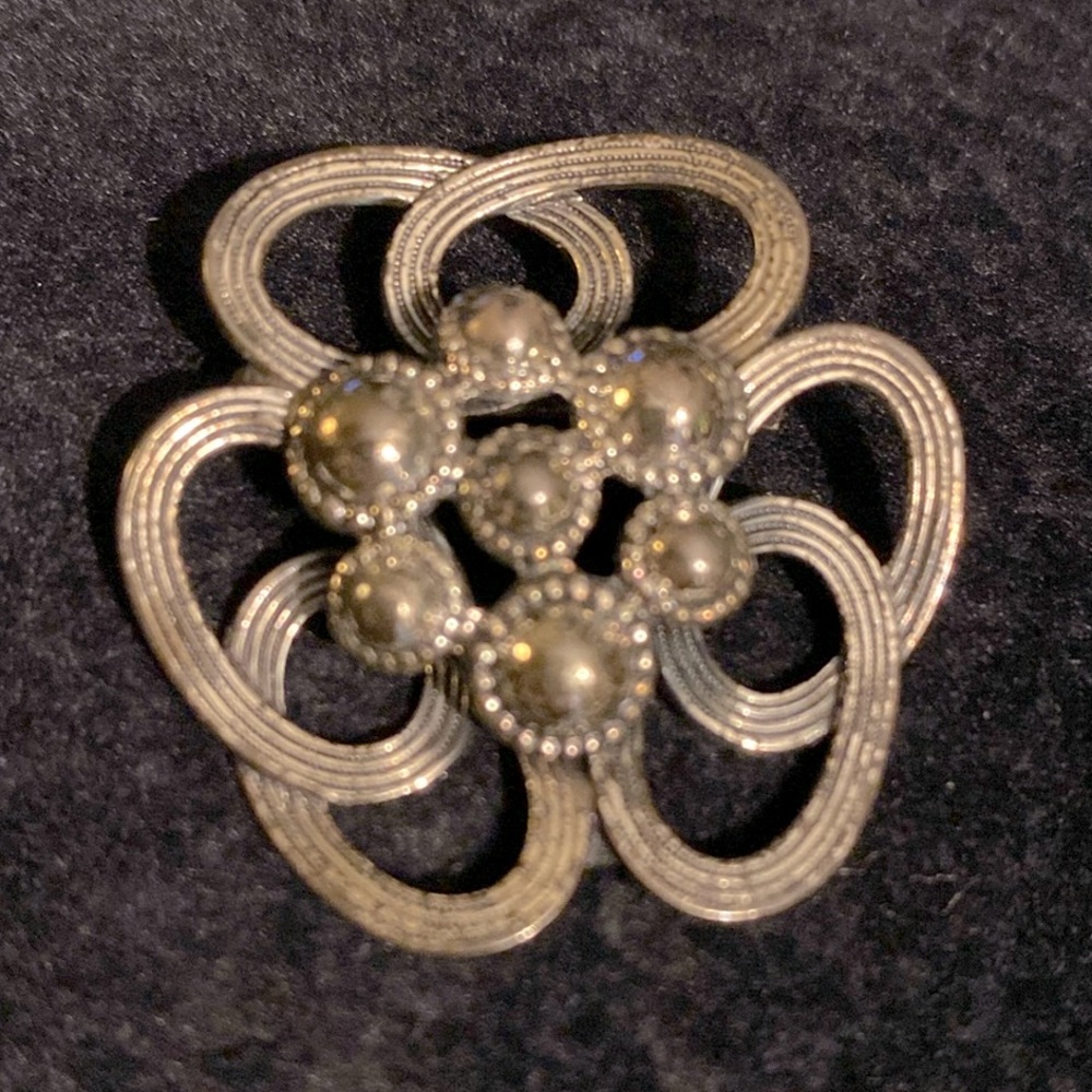 Vintage Beau Sterling Circle Flower Brooch